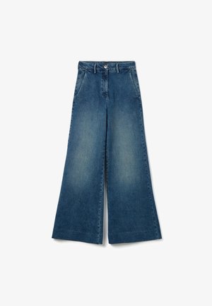 Weite Jeanshose mit einem Farbverlauf von hellblau bis dunkelblau. Mit Fronttaschen, Knopfverschluss und einem klassischen Fünf-Taschen-Design.