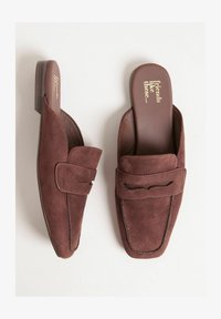 Seleccionado, chocolate brown