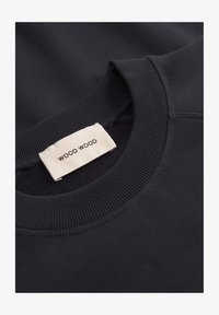 Nem kiválasztott, salute