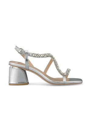 Sandalía de tacón alto plateada con una tira texturizada que presenta embellishments brillantes. El tacón es de estilo bloque, lo que añade estabilidad y elegancia.