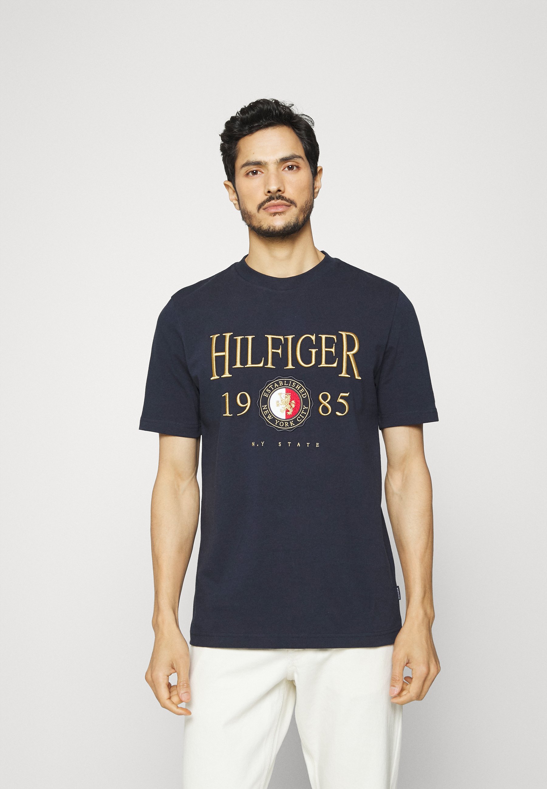 Tommy Hilfiger ICON CREST - T-shirt imprimé - desert sky/bleu marine -  ZALANDO.FR