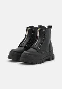 Buffalo Stivaletti con plateau - black