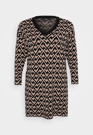 Häftig klänning i stickat med V-ringning, långa ärmar och ett zickzackmönster i svart och beige, med en mjuk textur och avslappnad passform.