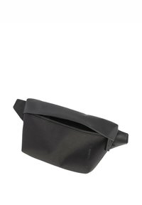 Czarna nerka z tkaniny o gładkiej powierzchni, zamkiem błyskawicznym i składanym górnym zapięciem. Z boku subtelne logo. Kompaktowy i smukły design.