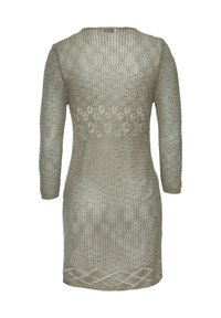 Abito lavorato a maglia verde chiaro con maniche lunghe, caratterizzato da un design a rete, un motivo a diamante all'orlo e un colletto rotondo.