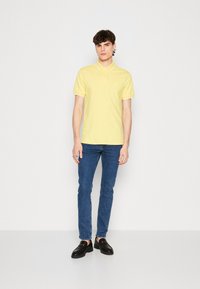BOSS PASSERTIP - Polo - bright yellow