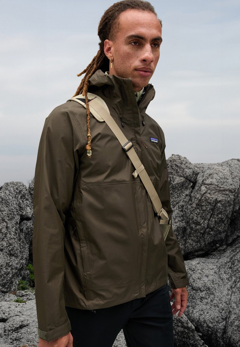 Patagonia TORRENTSHELL RAIN - Vízlepergető széldzseki - dunkelbraun