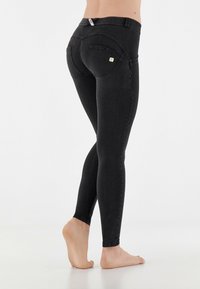Freddy WR.UP® DENIM PUSH-UP - Farkkuleggingsit - denim nero