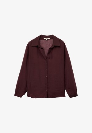 Chemise boutonnée bordeaux avec un col châle, des manches longues et une coupe décontractée. Fabriquée en tissu léger et texturé. Sept boutons sur le devant.