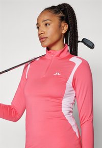 J.LINDEBERG Sports MAE QUARTER ZIP MID LAYER - Pikkade varrukatega topp - azalea