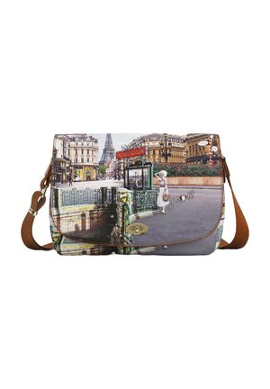 Borsa a spalla con una stampa di una scena di Parigi, che presenta la Torre Eiffel. Tessuto texturizzato, tracolla marrone e dettagli con chiusura metallica.