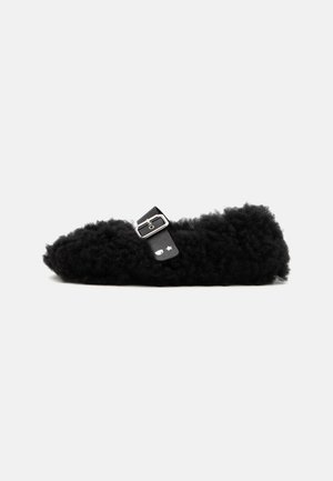CHIARA FERRAGNI Ballerine con cinturino - black