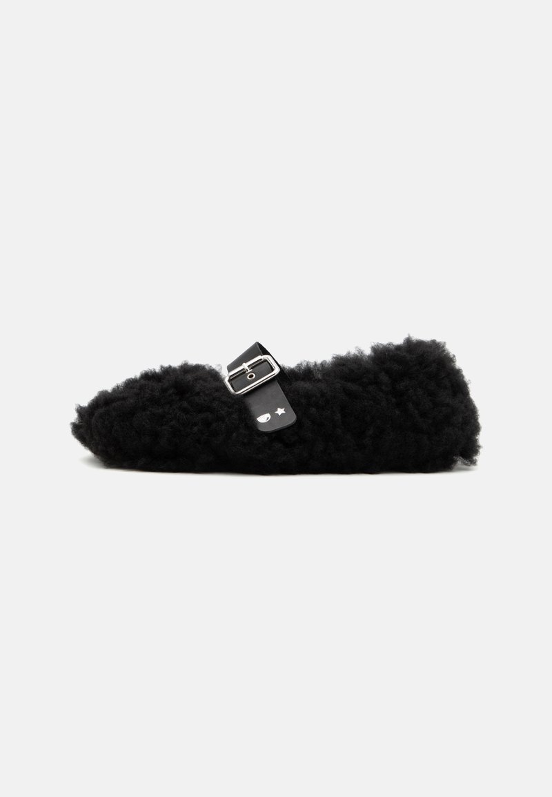 CHIARA FERRAGNI Ballerine con cinturino - black