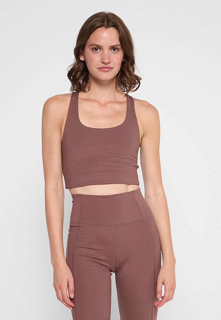 Girlfriend Collective Sport-bh met medium support taupe Girlfriend Collective Sport-bh met medium support taupe