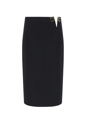 Gonna a tubino nera fino al ginocchio con una piccola apertura frontale accentuata da due dettagli metallici dorati e geometrici vicino alla vita.