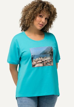 Ulla Popken PHOTO GRAPHIC SHORT SLEEVE  - Triko s potiskem - deep aqua