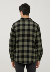 Terranova PACK 2 A QUADRI - Camicia - 1x Rosso, 1x Salvia