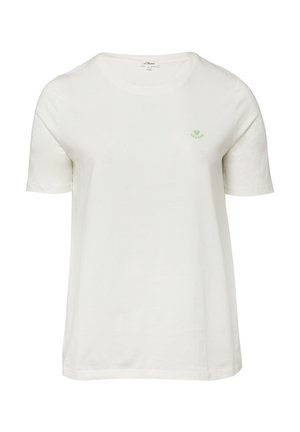 Prosty biały T-shirt z krótkim rękawem i okrągłym dekoltem, z małym zielonym sercem i napisem "nature" na lewej piersi.