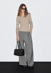 Massimo Dutti RIBBED CREW NECK - Trui - sand