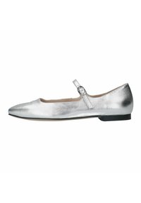 Zilveren leren ballerina's met een ronde neus, verstelbare band en een lage zwarte hak. Gladde textuur en minimalistisch ontwerp.