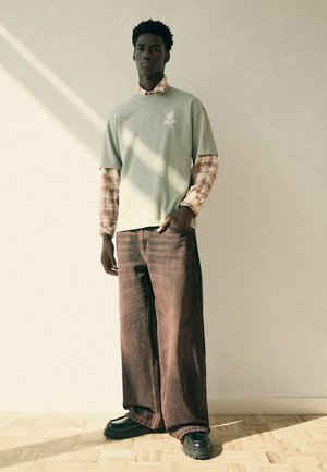 Bershka, SKATE - JEANS - Jean boyfriend - brown