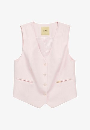 Jasnoróżowa, bezrękawnikowa, dopasowana kamizelka z czterema przednimi guzikami i dwoma poziomymi kieszeniami z patkami, z małą złotą metką marki na jednej z kieszeni.
