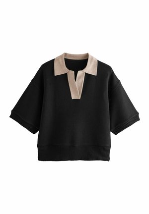 Maglione nero a maniche corte con ampio orlo e polsini a costine, caratterizzato da un colletto aperto beige e una patta.