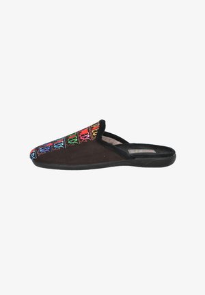 Zapatilla negra con letras bordadas de colores, material de ante suave, plantilla acolchada y suela de goma flexible.
