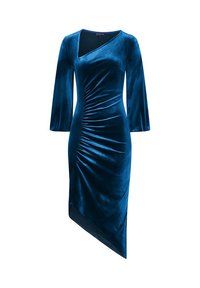 Abito di velluto blu intenso, con maniche lunghe, orlo asimmetrico e dettagli arricciati sul lato. Tessuto liscio, silhouette elegante.