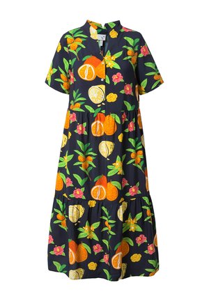 Granatowa sukienka z krótkim rękawem, z wzorem owoców i kwiatów w kolorach pomarańczowym, żółtym i zielonym. Guziki z przodu i falbaniasty dół.