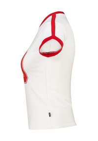 Witte t-shirt met korte mouwen, een ronde rode kraag en rode accenten op de mouwen. Heeft een opvallend rood grafisch ontwerp op de voorkant.