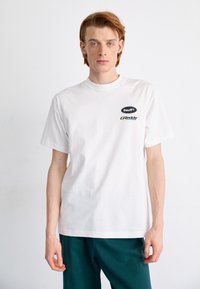 HUF GREDDY TEE - Apdrukāts T-krekls - white