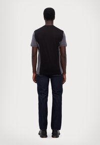 EA7 Emporio Armani Μπλουζάκι με στάμπα - black