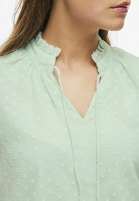 VILA VIEDEE V NECK  - Blus - silt green