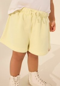 Next REGULAR FIT  - Pantalon de survêtement - yellow