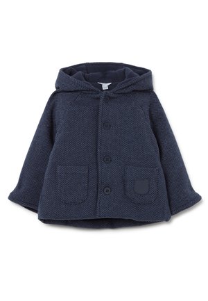 Chaqueta con capucha de color azul marino con un patrón de espiga, cinco botones, dos bolsillos frontales y un parche sólido en el bolsillo inferior.