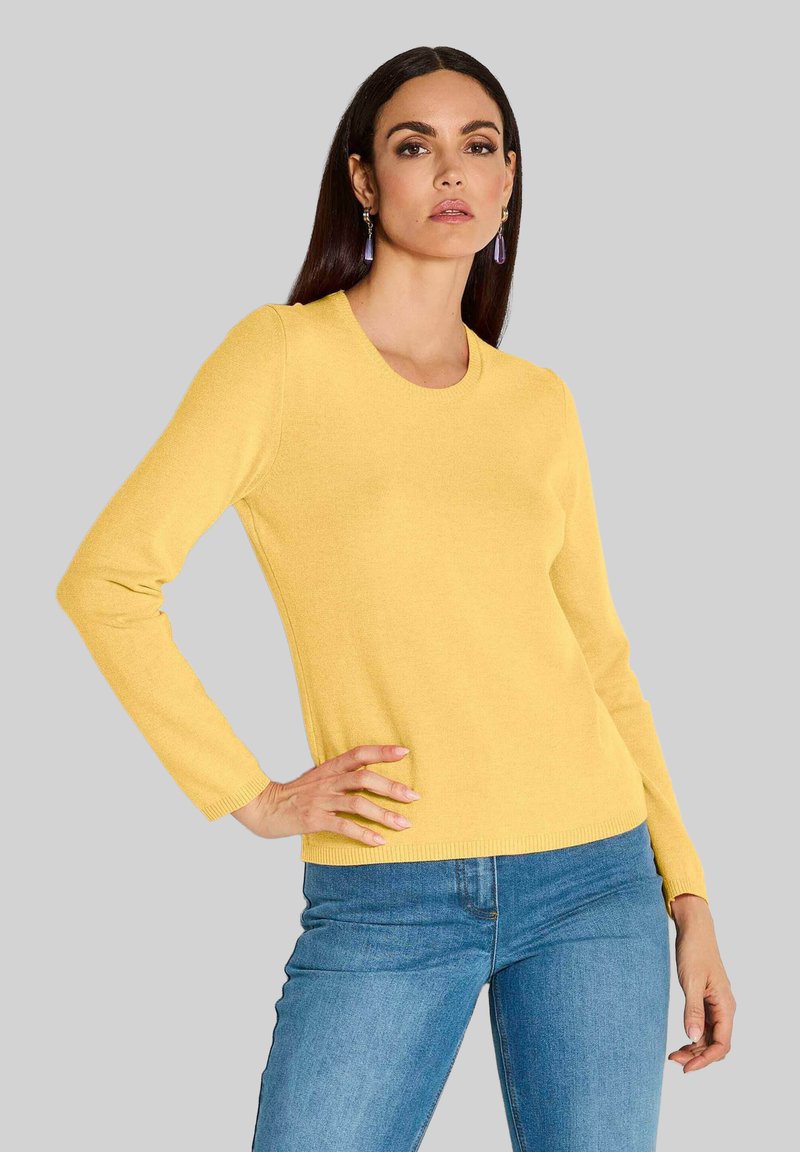Gelber, langärmliger Pullover mit Rundhalsausschnitt, aus einem weichen Stoff gefertigt. Verfügt über eine figurnahe Silhouette sowie gerippte Bündchen und Saum.