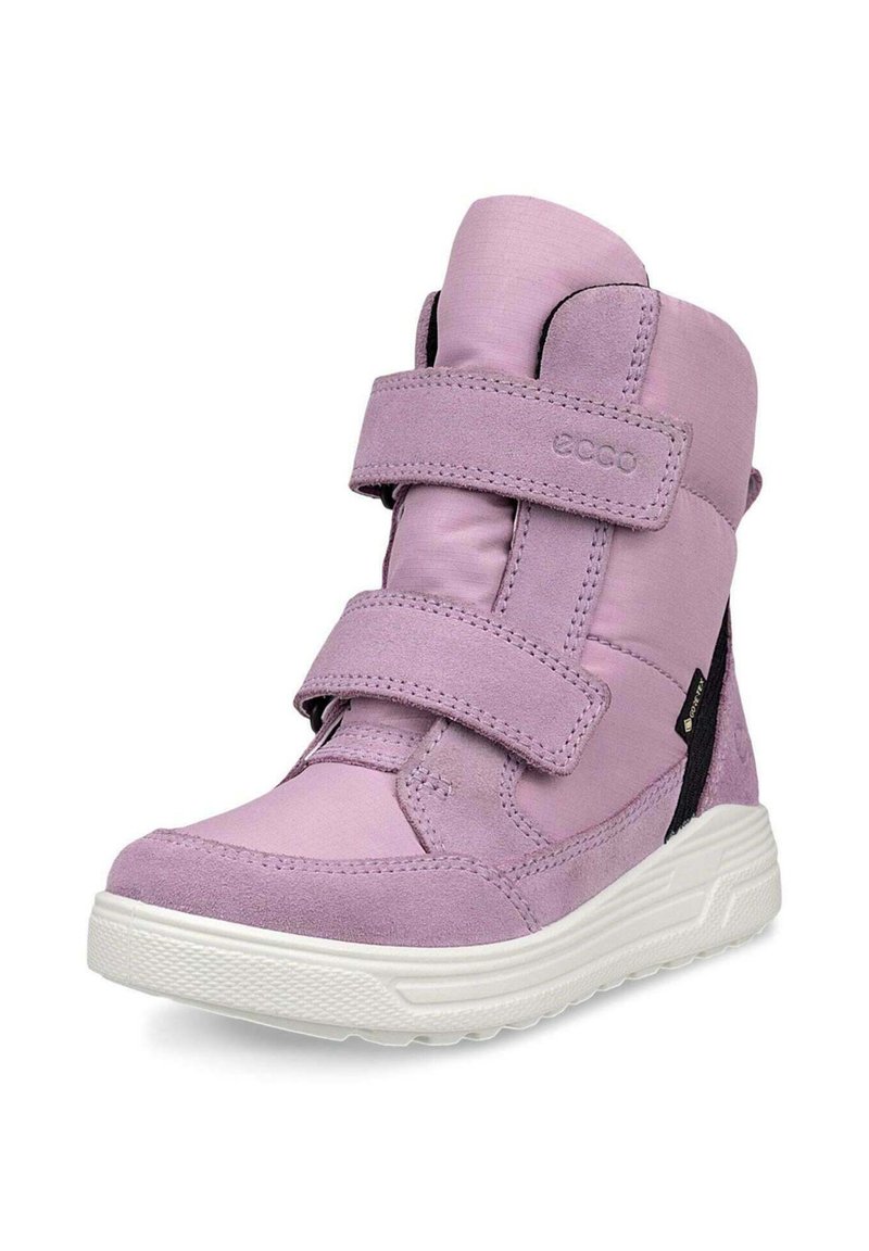 Lila Wildleder-Ankle-Boot mit zwei Klettverschlüssen, weißer strukturierter Sohle und einem seitlichen Reißverschluss für ein einfaches An- und Ausziehen.