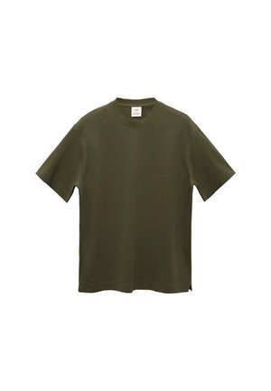 Olive green short-sleeve t-shirt made of soft cotton. Features a crew neckline and a straight cut with side slits at the hem.