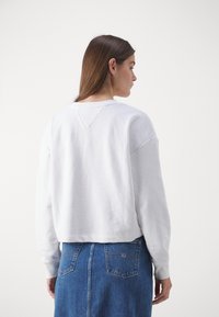 Tommy Jeans ESSENTIAL biały