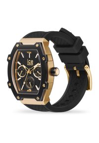 Reloj cronógrafo negro y dorado con caja cuadrada, correa de goma y detalles texturizados en la banda y el dial. Presenta tres subdiales.