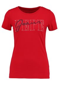 Camiseta ajustada de manga corta roja con cuello redondo y el logo "Pepe" en fuente de script grande, contorneado y oscura en el pecho.