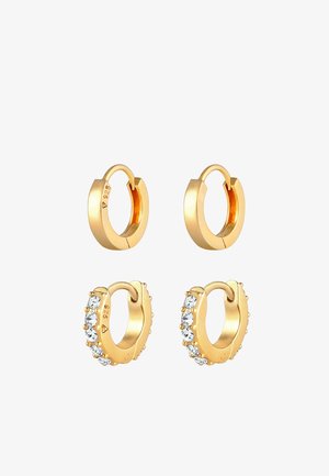 Guld-tone hoopsæt. Et par har en glat, bredt design; det andet er pyntet med små klare sten langs forsiden.