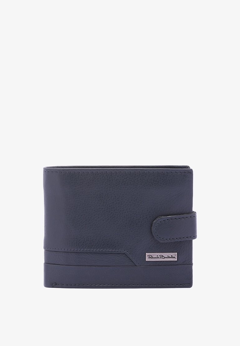 Marine leren portemonnee met een textuurafwerking, bi-fold ontwerp, frontale drukknoopsluiting en een zilveren logoplaatje aan de onderzijde rechts.