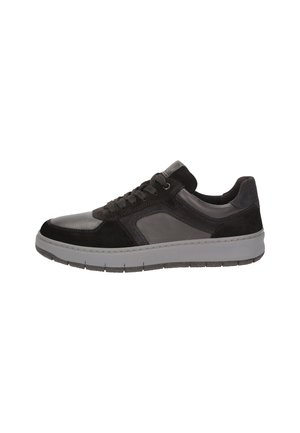 Schwarzer und dunkelgrauer Herren-Low-Top-Sneaker mit Schnürung vorne und dicker hellgrauer Sohle.