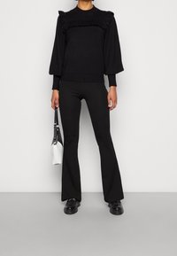 YAS Neule - black