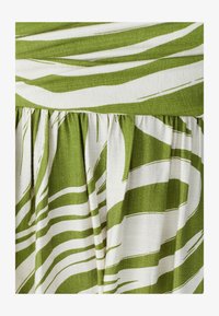 Odabrano, olive brush stroke