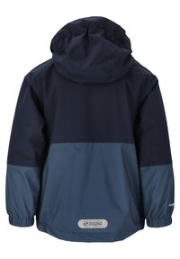 Veste imperméable bleu marine avec capuche, présentant une section bleu clair près de l'ourlet. Poignets élastiques et logo réfléchissant au dos.