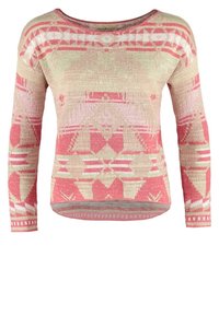 Svetr s dlouhým rukávem pletený v růžových, béžových a světlých zelených geometrických kmenových vzorech a s kulatým výstřihem.