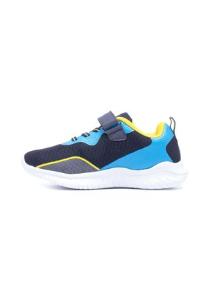 Baskets enfant bleu marine, bleu et jaune avec semelle blanche, dotées d'une bride Velcro et d'un design en mesh respirant, vues de côté sur fond blanc.